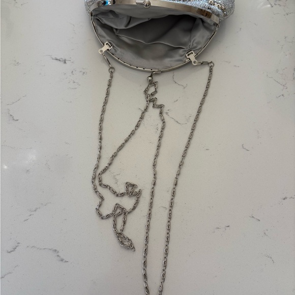 Silver beaded Clutch Bag with detachable crossbody chain - Picture 5 of 6